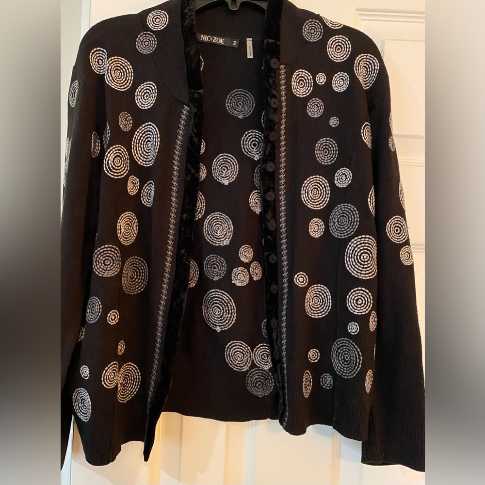 Nick & Zoe Black/Grey Cardigan, hidden metal snap closure W/velvet collar,. EC